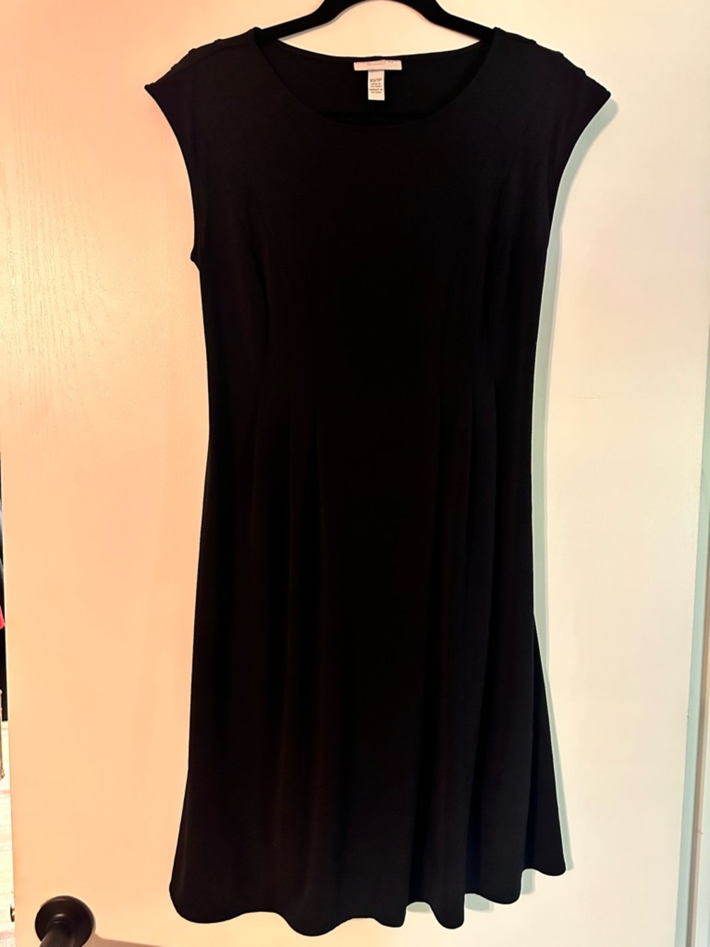 Liz Lange Black Cap-Sleeve A-Line Maternity Dress